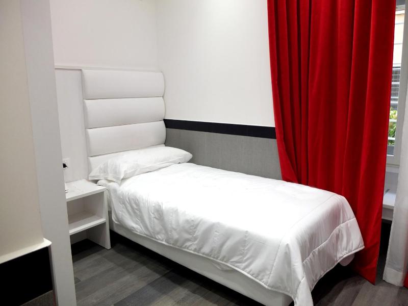 Single Room - Disability Access image 1