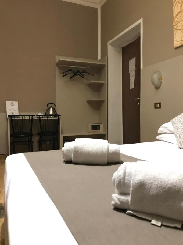 Double Room image 1