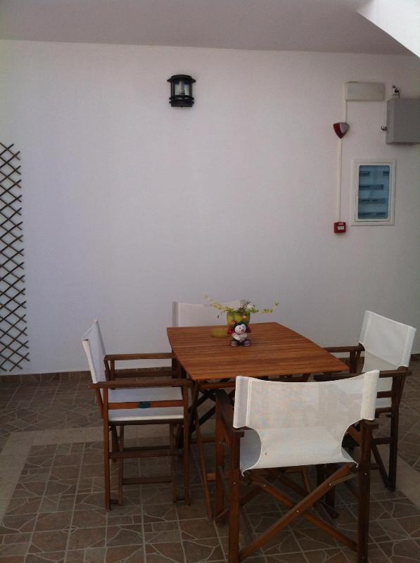 Studio (3 Adults) image 3