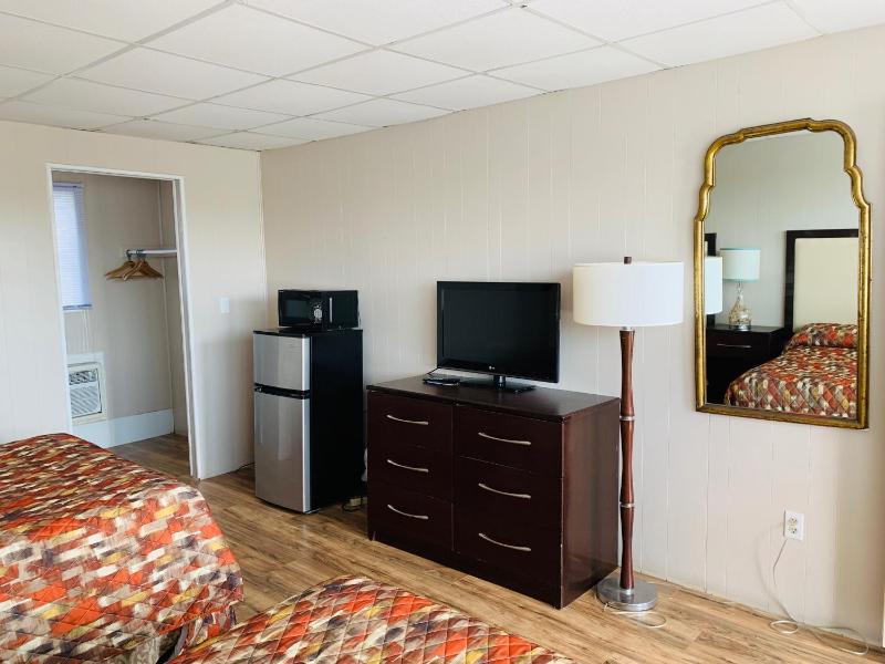 Cabana Motel - image 9