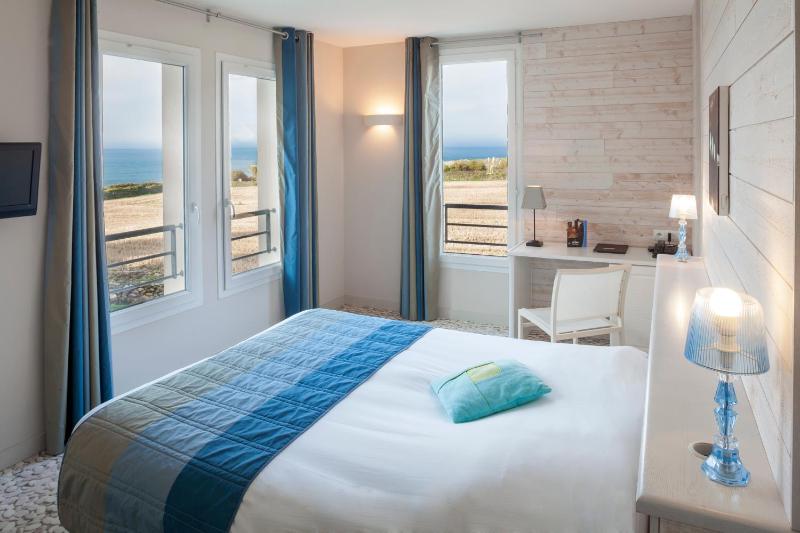 Double or Twin Room with Sea View image 1