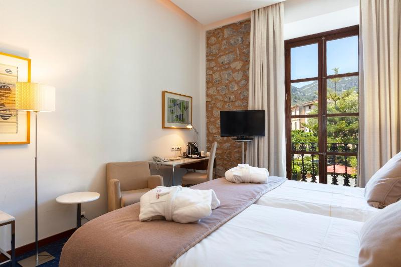 Superior Double or Twin Room with Spa Access image 3