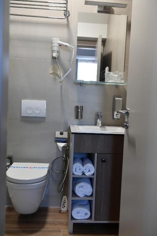 Deluxe Apartment with Free Parking image 4