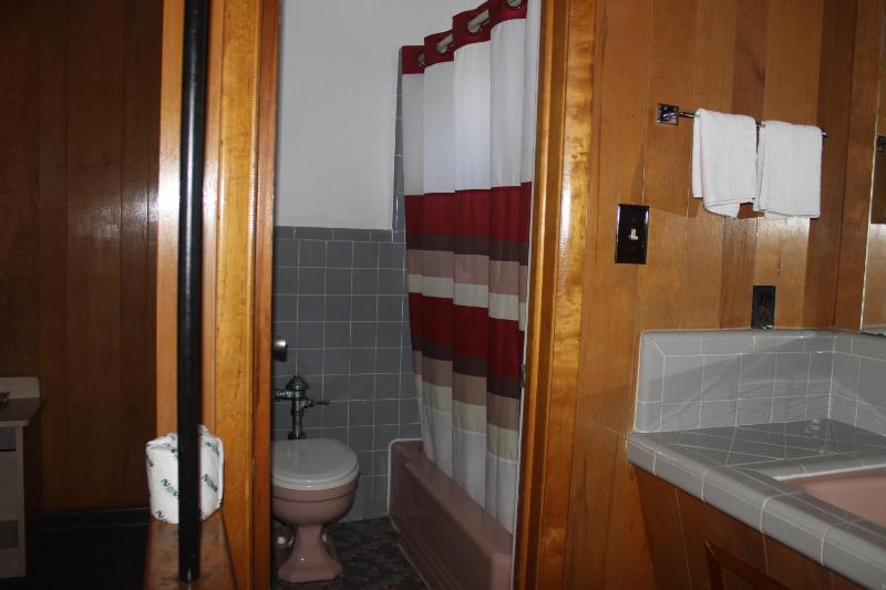 King Room - Non-Smoking image 2