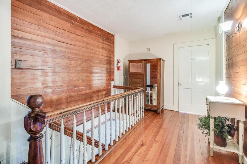 Quadruple Room with Private Bathroom image 3