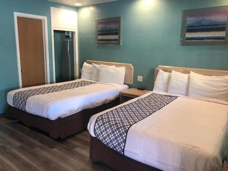Double Room with Two Double Beds image 1
