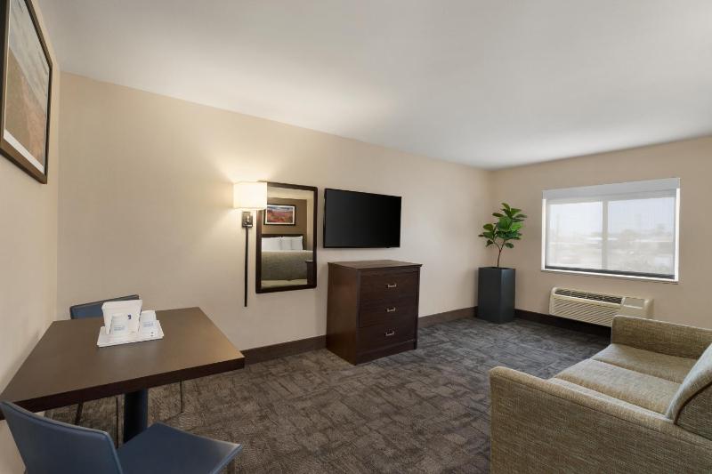 Superior Suite - Non-Smoking image 4
