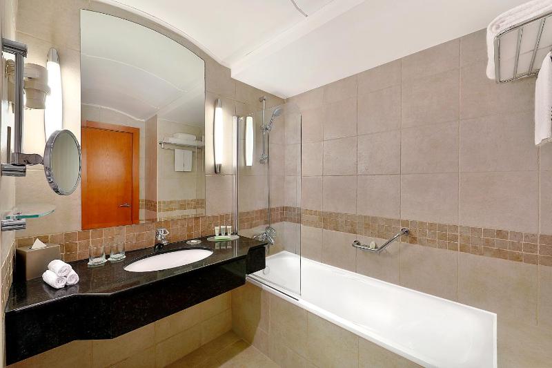 Two-Bedroom Apartment with Balcony and Lake View - Shuttle Service to JBR Beach and Access to The Market Mall image 3