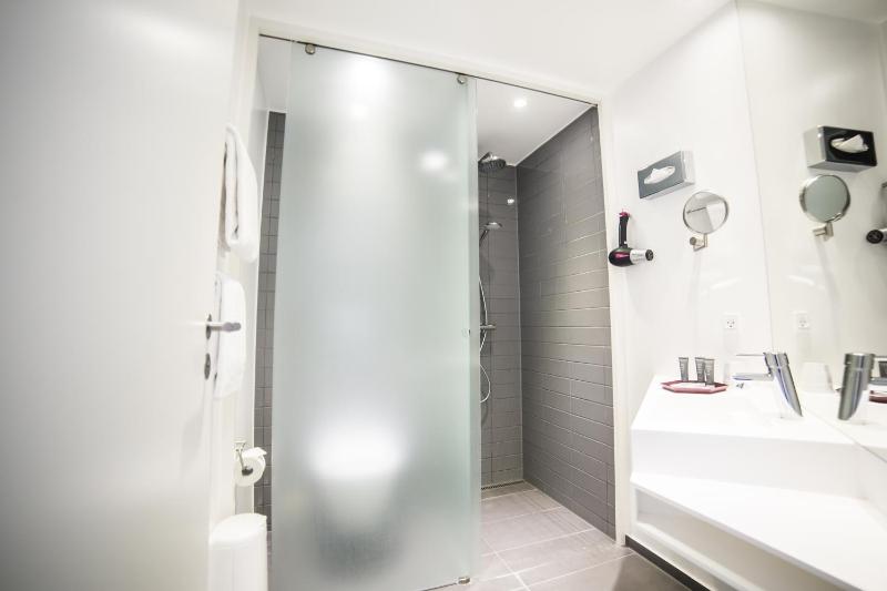 Single Room - Non-Smoking image 2