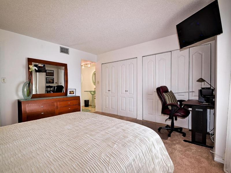 440 West Condos 1508S Walk to the Beach 555 - image 22