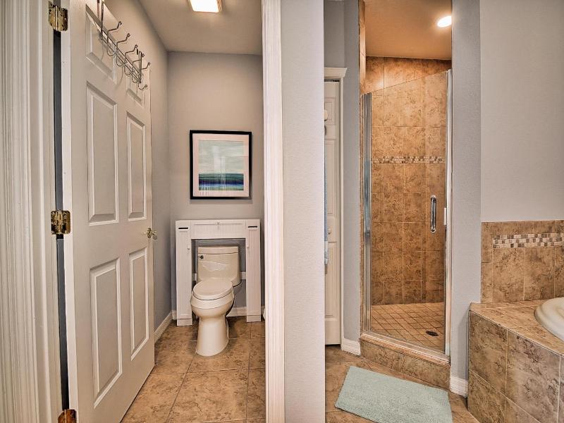 Harborview Grande 800 Luxury 8th Floor Condo with Stunning Harbor Views 23067 - image 6