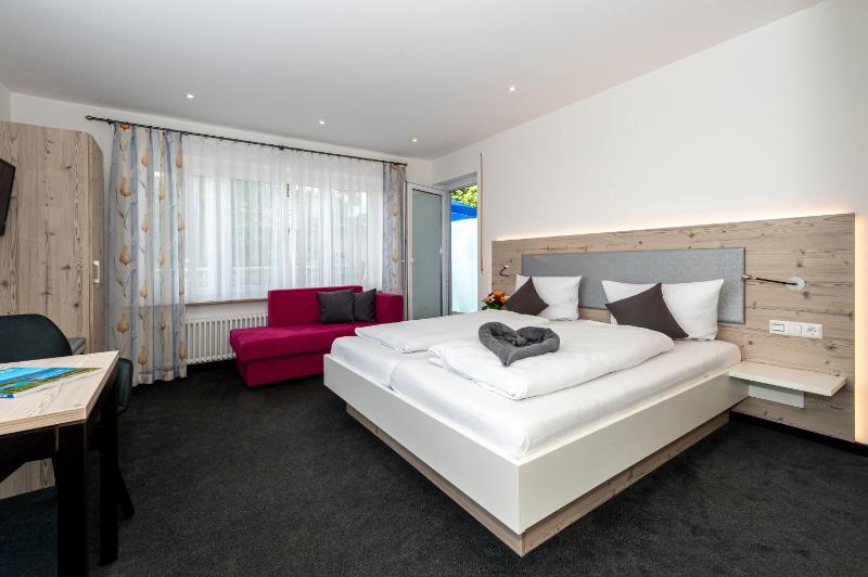 Double Room image 4