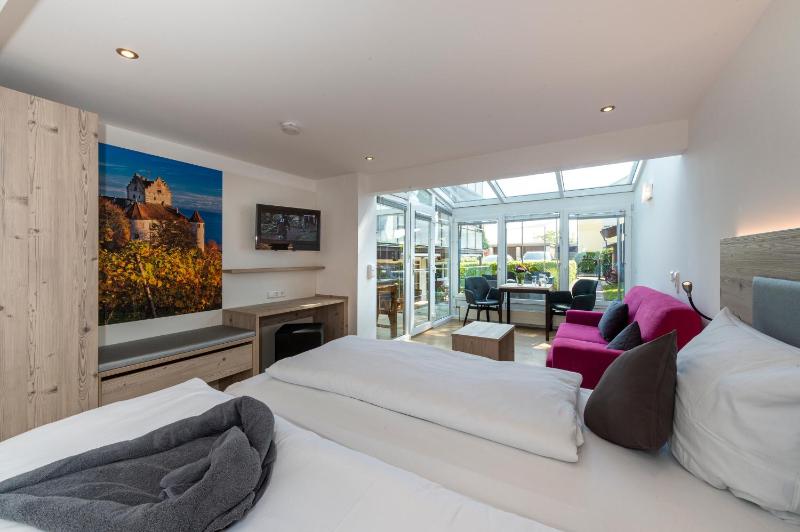 Double Room image 3