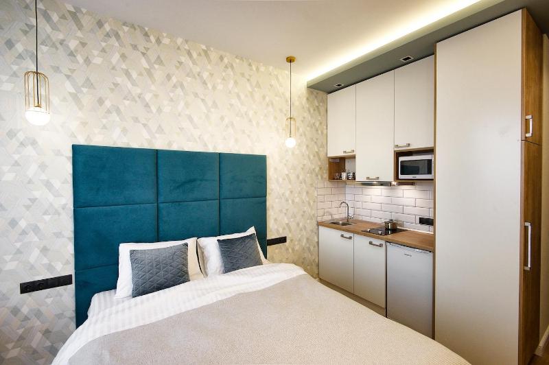 Apartment with Shower image 3