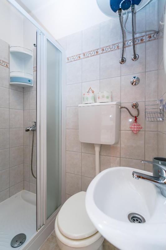 Double Room with Balcony image 3