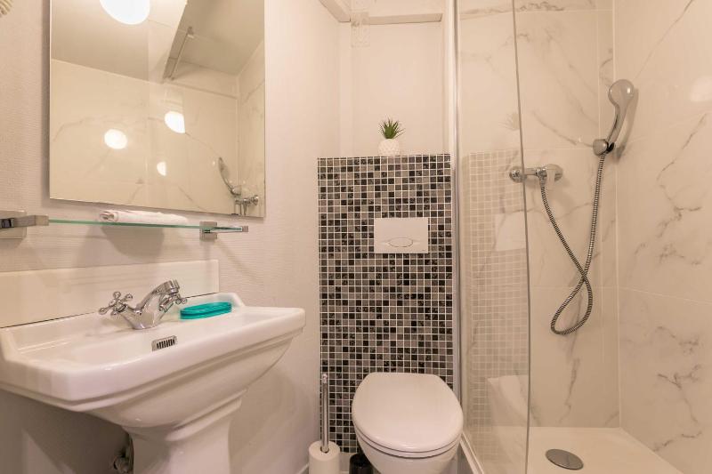 Two-Room Apartment image 3