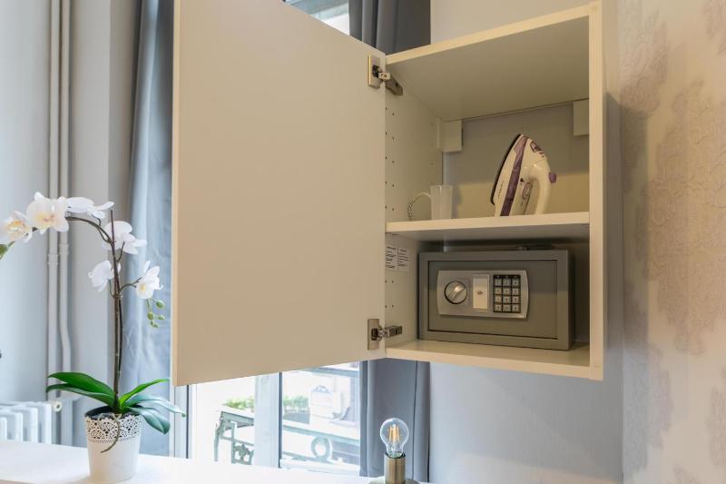 Two-Room Apartment image 4