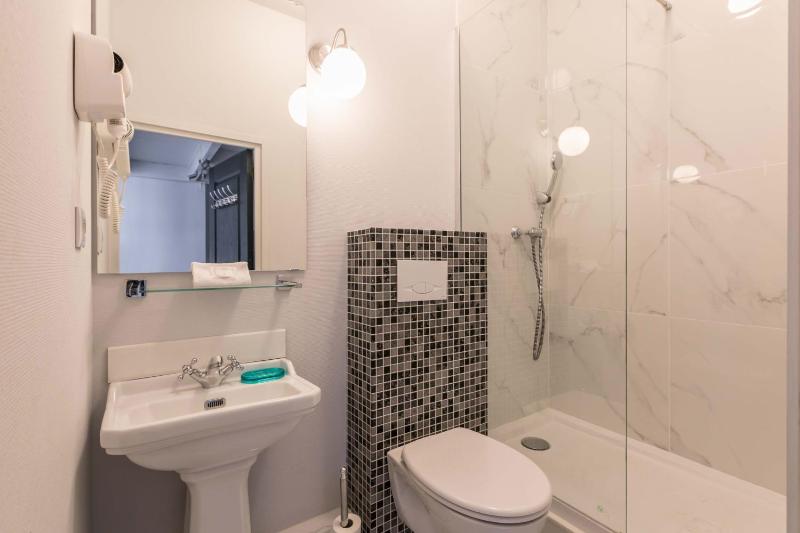 Two-Room Apartment image 3