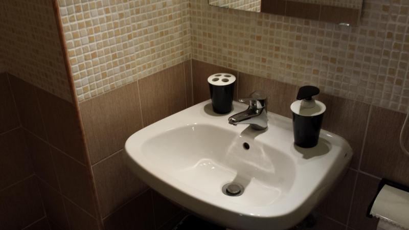 Triple Room with Private Bathroom image 3