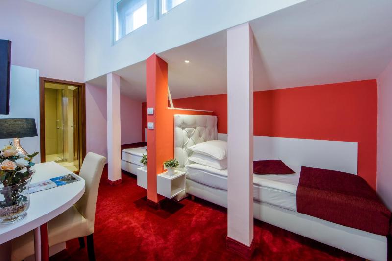 Twin Room image 1