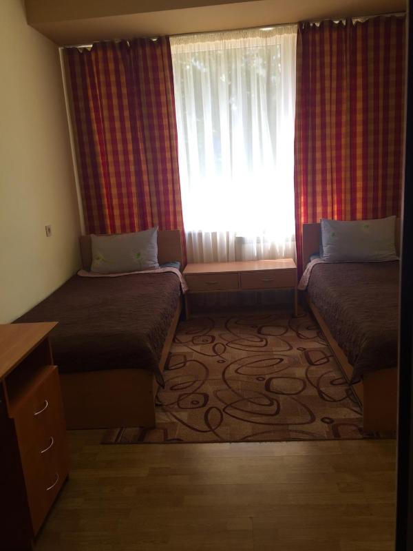 Twin Room with Shared Toilet image 1