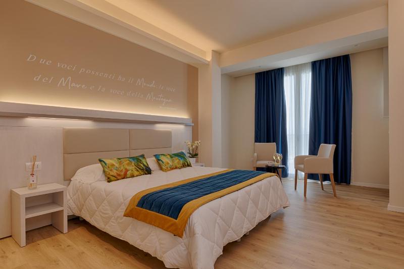 Junior Suite with Sea View image 1