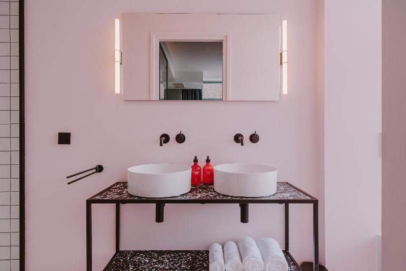 Quadruple Room image 2