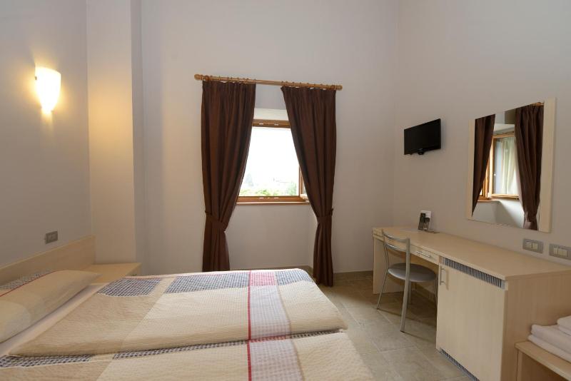 Quadruple Room image 3