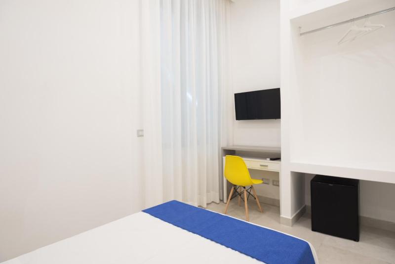 Double Room image 4