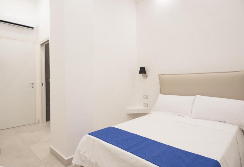 Double Room image 3