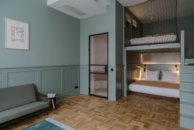 Supernova Hotel - image 10