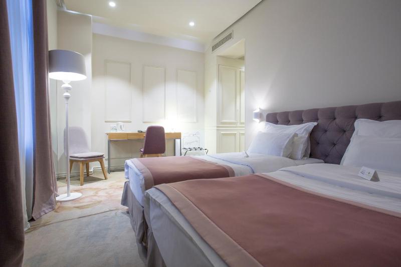 Standard Double or Twin Room image 4