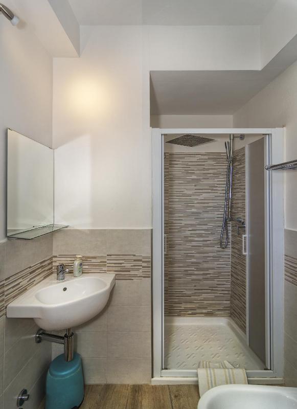 Triple Room with Private Bathroom image 3