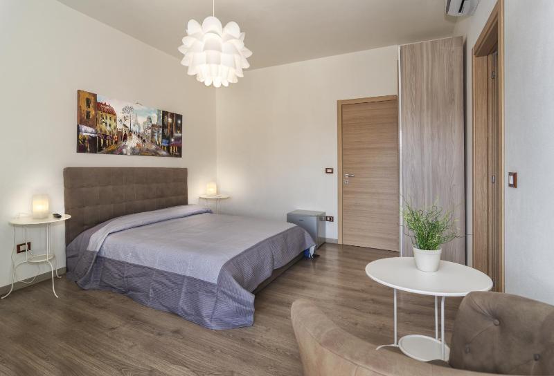 Triple Room with Private Bathroom image 4