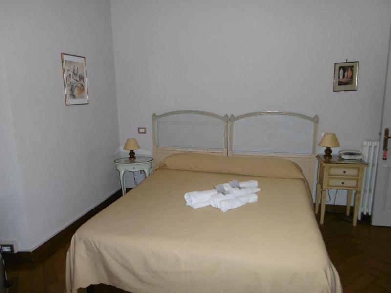 Economy Double Room image 3