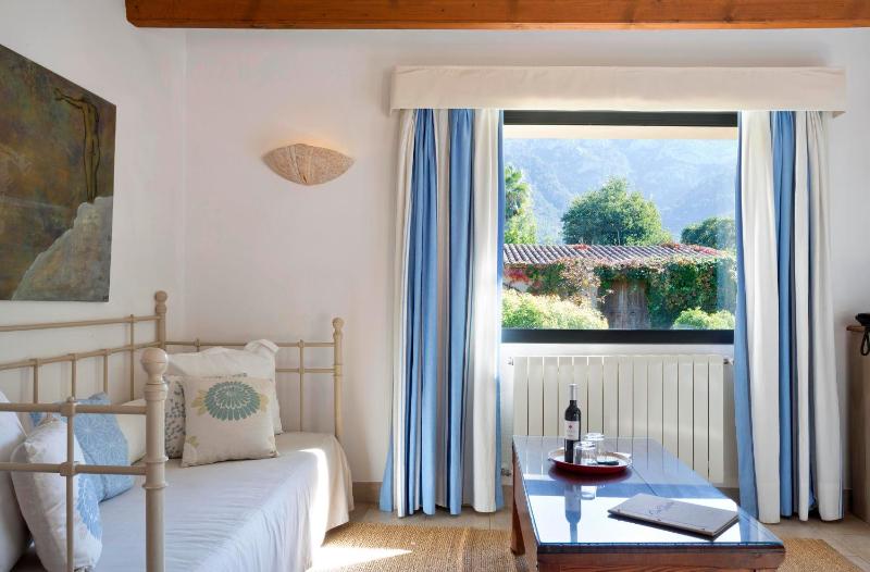 Garden Suite with Terrace image 3