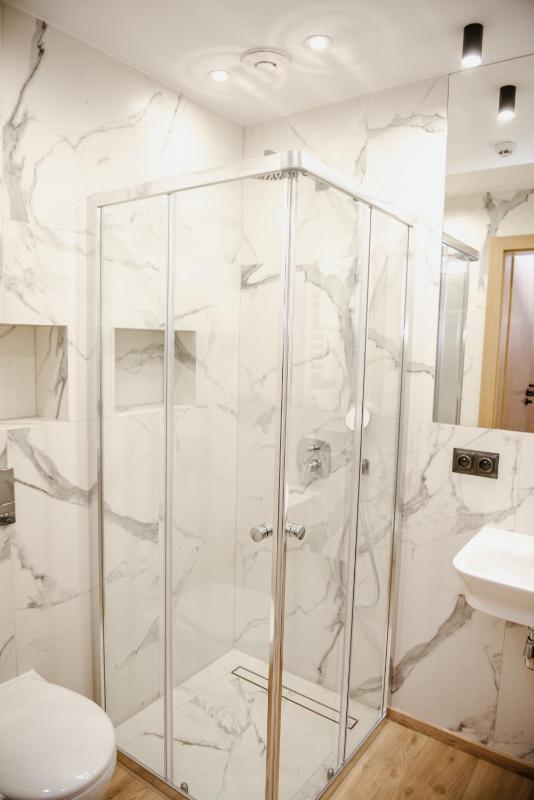 Twin Room with Private Bathroom image 2