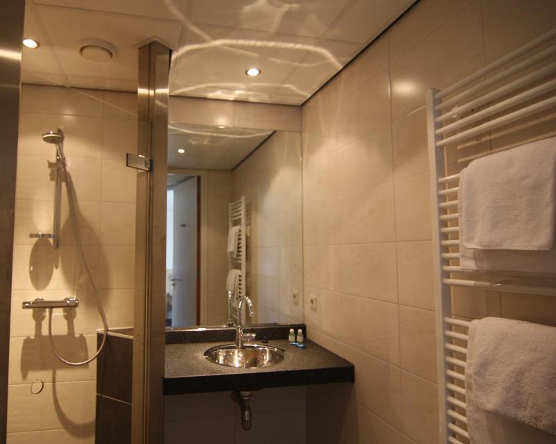 Deluxe Twin Room image 4