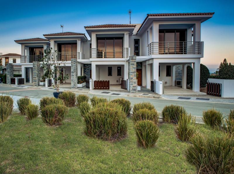 Three-Bedroom Villa with Side Sea View image 1