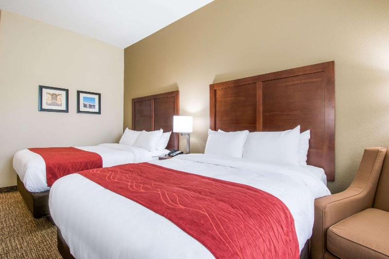 Queen Room with Two Queen Beds - Non Smoking image 3