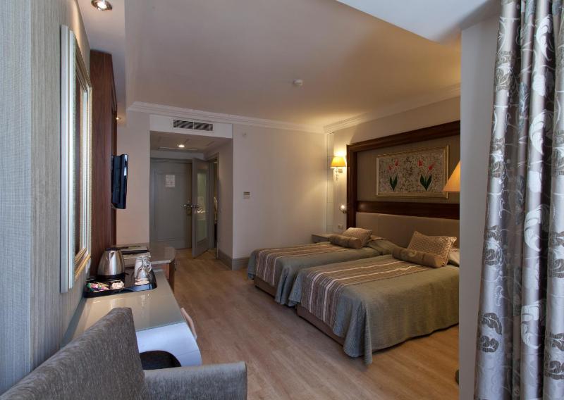 Double or Twin Room with Garden View image 1