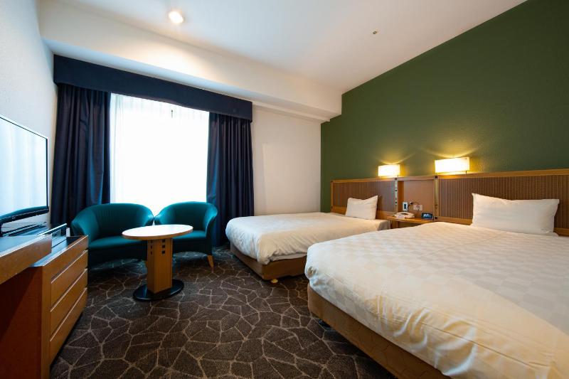 Twin Room - Non-Smoking image 1