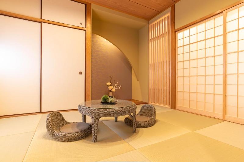 Bijou Suites Naniwa - image 1