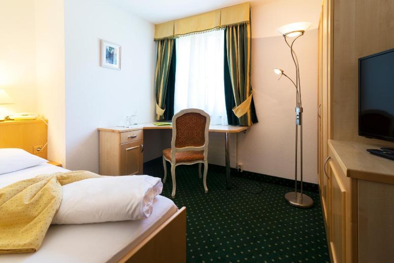 Single Room image 4
