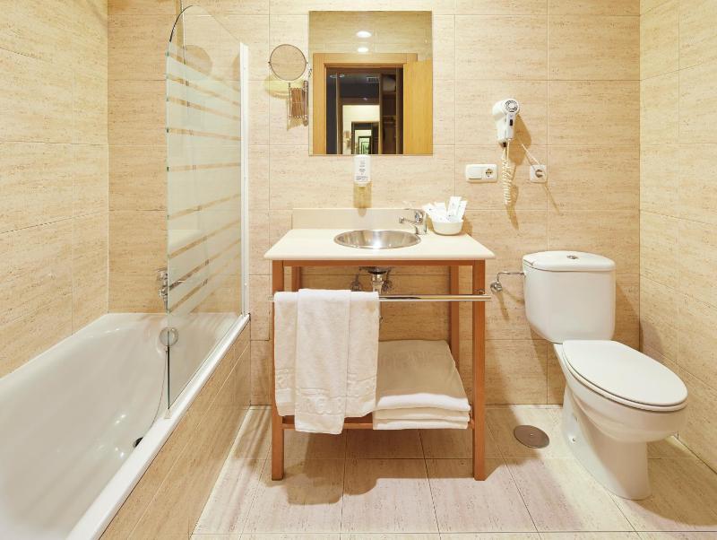 Superior Double Room with Two Beds image 4