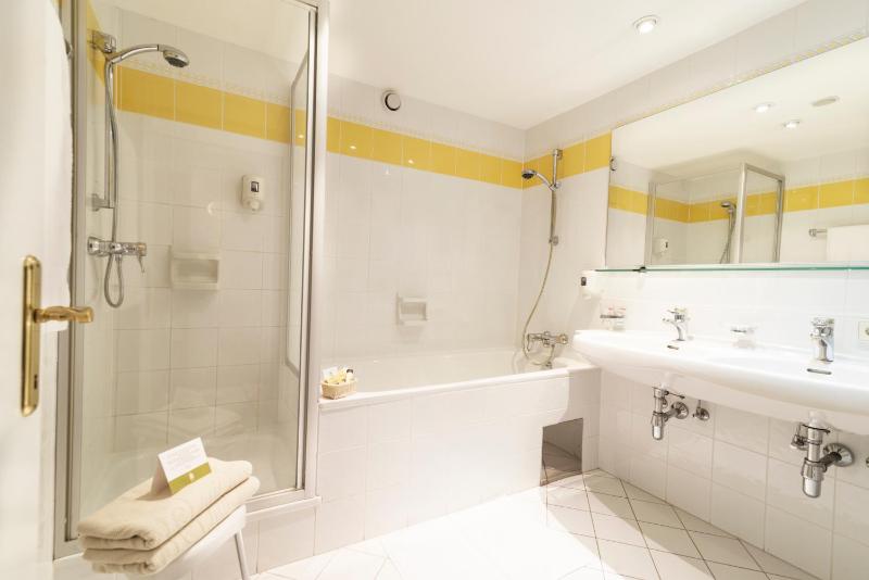 Standard Suite image 3