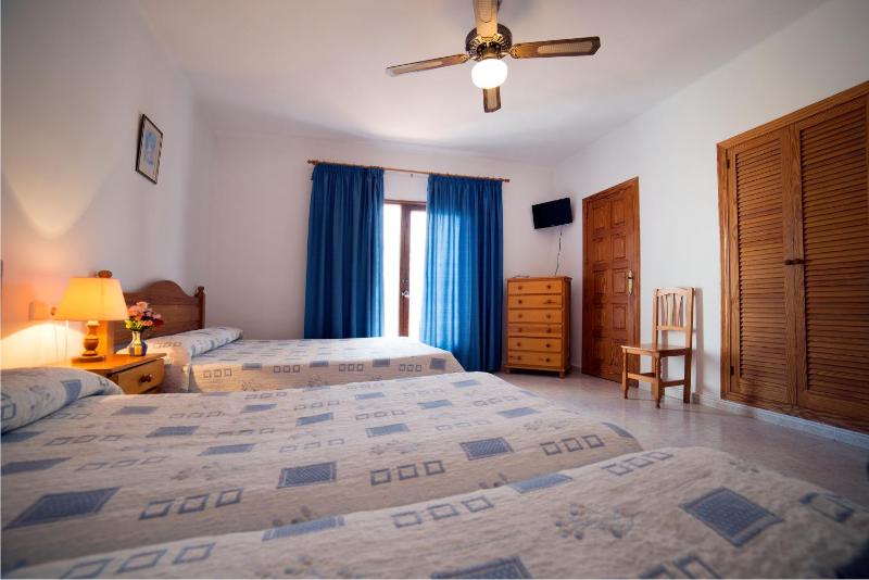 Triple Room with City View image 1