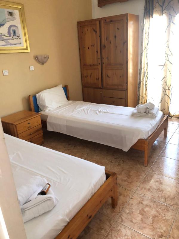 Classic Triple Room image 2