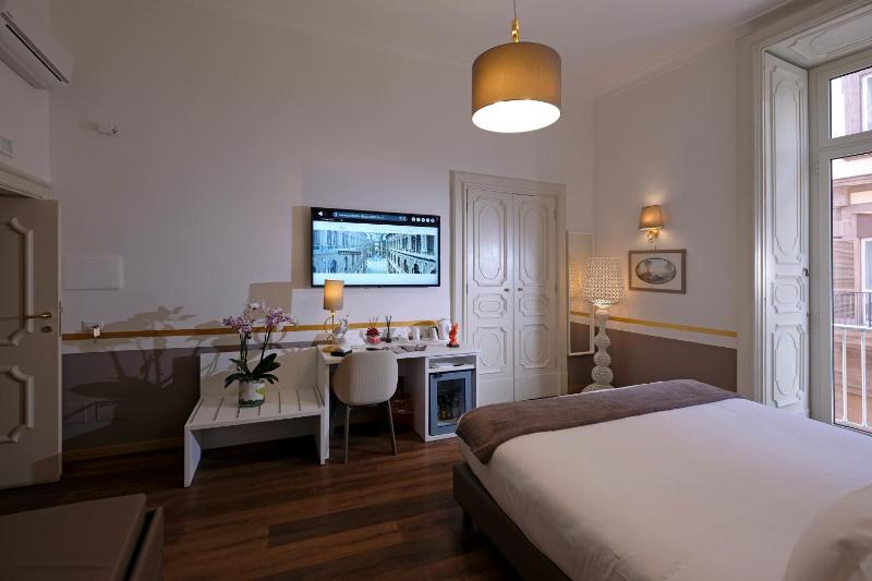 Suite with Balcony image 1