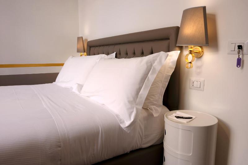 Superior Double Room with Balcony image 1